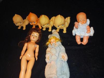A COLLECTION OF VINTAGE DOLLS