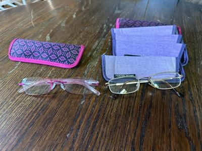 READER GLASSES AND LEATHER PURSE