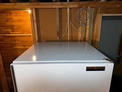 GENERAL ELECTRIC UPRIGHT FREEZER