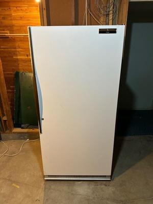 GENERAL ELECTRIC UPRIGHT FREEZER