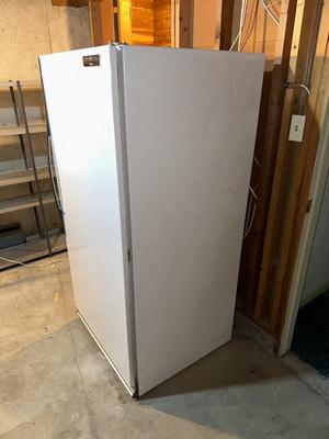 GENERAL ELECTRIC UPRIGHT FREEZER