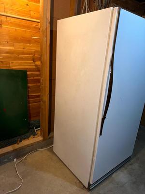 GENERAL ELECTRIC UPRIGHT FREEZER