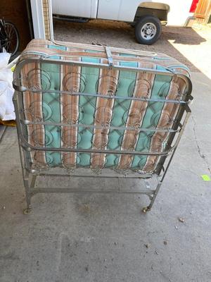 ROLL AWAY TWIN SIZED BED