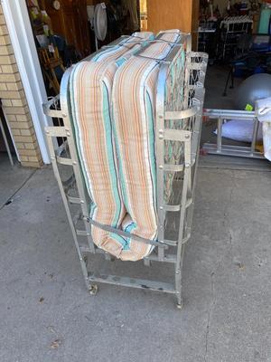 ROLL AWAY TWIN SIZED BED