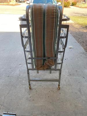 ROLL AWAY TWIN SIZED BED