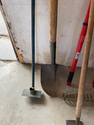 YARD AND GARDEN HAND TOOLS