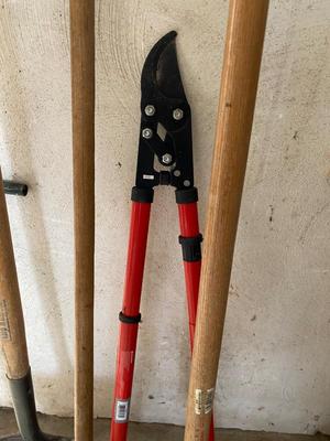 YARD AND GARDEN HAND TOOLS