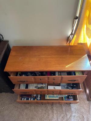 Chest of Drawers / Bureau