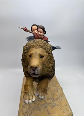 The Chronicles of Narnia: Girls and Aslan Statue