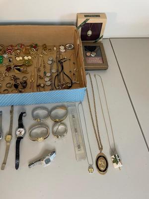 Lot of Jewelry