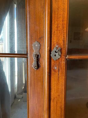 China / Curio Cabinet