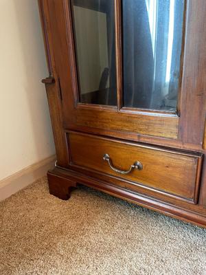 China / Curio Cabinet