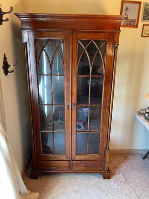 China / Curio Cabinet