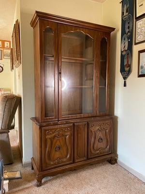 Hutch / China Cabinet