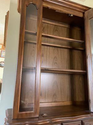 Hutch / China Cabinet