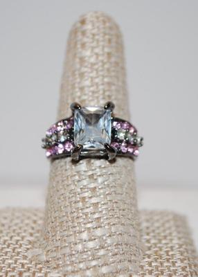 Size 9 Large Emerald Cut Stone with 22 Pink & Clear Accent Stone on a Black Tone Band (6.4g)