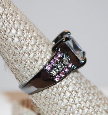 Size 9 Large Emerald Cut Stone with 22 Pink & Clear Accent Stone on a Black Tone Band (6.4g)