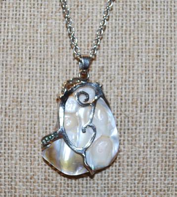 Mother-of-Pearl Oyster Style PENDANT (1¼