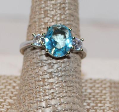Size 10Â¼ Cushion-Cut 4 Prong Clear Blue Stone & 2 Clear Accents Ring (3.2g)