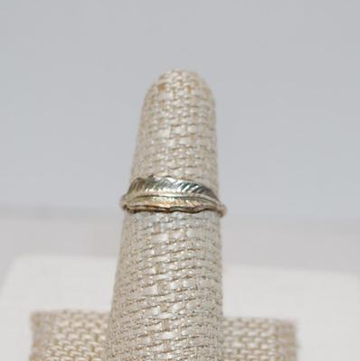 Size 7 Vintage Branch-Designed Ring - Very Gentle Thin Band (2.0g)