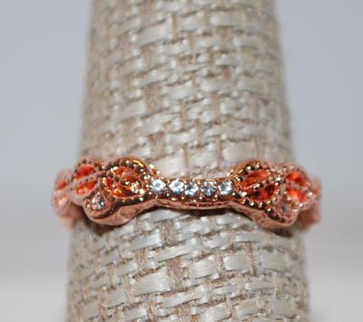 Size 9 Clear Stone Bridge Style Ring with Pink/Orange Side Stones (2.5g)