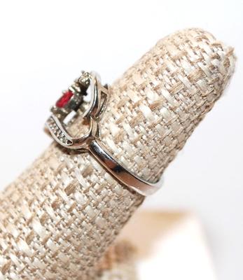 Size 6½ Red Heart Shaped Stone Ring with 11 Accents Stones on a Slurry Shaped Band (2.6g)