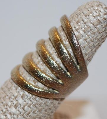 Size 7½ Brushed Gold Tone Finish Ladder-Style Ring (7.7g)