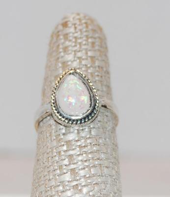 Size 7¼ Pear Shaped Irridescent Moonstone Ring with Rope Surrounds (2.9g)