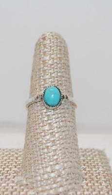 Size 8 Small Oval Turquoise-Styled Ring with Rope & 2 Spheres Surround (2.1g)