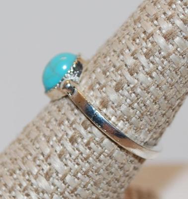 Size 8 Small Oval Turquoise-Styled Ring with Rope & 2 Spheres Surround (2.1g)