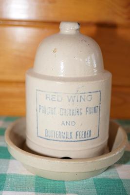 VINTAGE RED WING STONEWARE POULTRY FEEDER 7"