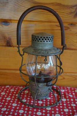 DIETZ VULCAN RAILROAD LANTERN W/ CLEAR GLOBE AND WOOD HANDLE
