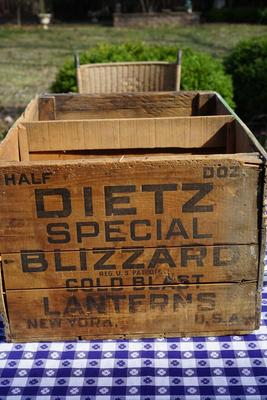 ORIGINAL WOODEN VINTAGE DIETZ "BLIZZARD" PACKING CRATE