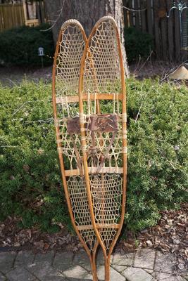VINTAGE TUBBS NORWAY MAINE SNOWSHOES W/ LEATHER BINDINGS . #0317