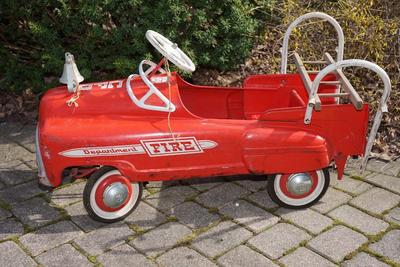 1950's STYLE MURRAY PEDAL FIRE DEPARTMENT TRUCK W/BELL