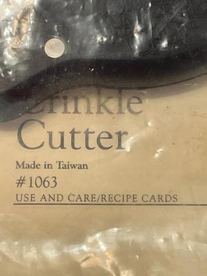 Pampered Chef Crinkle Cutter 1063