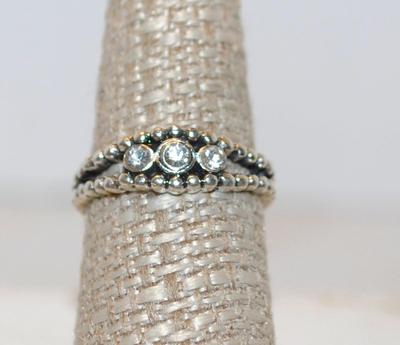 Size 7Â½ 3 Clear Stones Ring on a Multi-Sphere Silver Tone Band (3.1g)