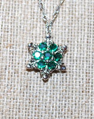7 Round-Cut Green Stones Snowflake .925 Silver PENDANT (Â¾