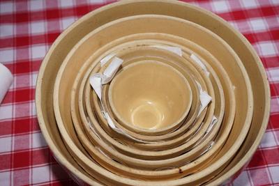 ANTIQUE YELLOW WARE NESTING STONEWARE BOWL SET W/BROWN BANDED. 14" TO 5"