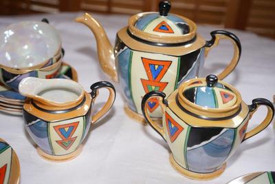 ART DECO 1920's-30's JAPANESE TAKITA PORCELAIN LUSTERWARE LUNCHEON SET FOR SIX PLUS CRM & SUGAR BIRD FIGURES.