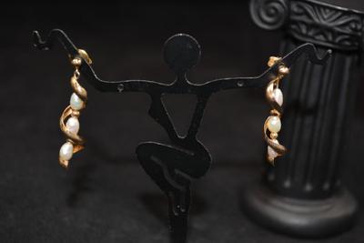 14K Gold Spiral Drop Earrings w/ Pearls 1.5g