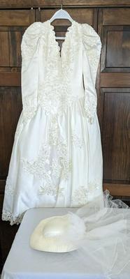 Gold Circle Gowns Size 4 Ivory Wedding Dress