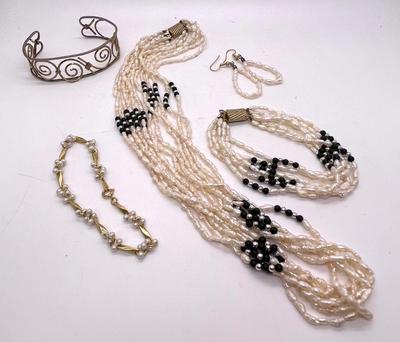 Freshwater Pearls Jewelry Lot