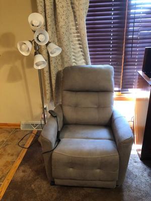 LOT 81L: Grey Electric Recliner / Lift Chair w/ 5-Bulb Floor Lamp