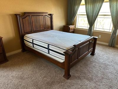 REVERIE QUEEN ADJUSTABLE BED W/MASSAGE, BEAUTYREST RECHARGE HYBRID MATTRESS AND WOODLEY'S STUNNING HEAD AND FOOTBOARDS