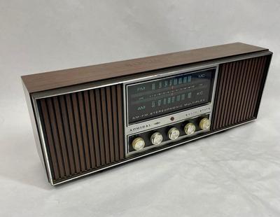 Vintage AM FM Tabletop Radio