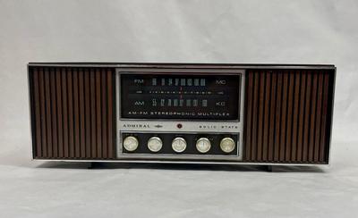Vintage AM FM Tabletop Radio | EstateSales.org