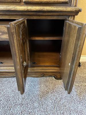 GORGEOUS â€œAMERICAN OF MARTINSVILLEâ€ LIGHTED CHINA CABINET/HUTCH