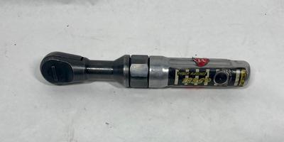 Milwaukee 3/8” Pneumatic Air Ratchet Wrench