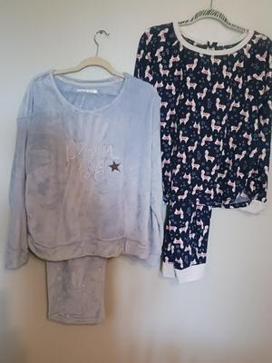 LIKE NEW THE ORIGINAL MUK LUKS AND ANOTHER PAIR OF 2 PIECE PAJAMAS SIZE XL